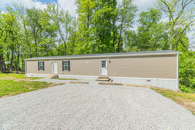 41 Lazy River Road, Cloverdale