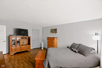 5311 300, New Palestine - 23