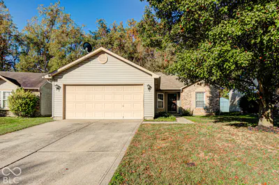 5916 Rolling Bluff, Indianapolis