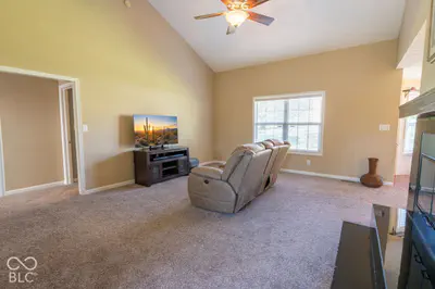 2230 Roaming Hills Drive, Richmond - 12