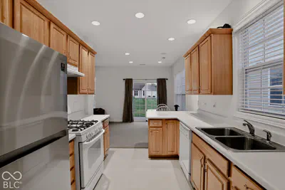 6872 Harbour Woods Overlook, Noblesville - 2