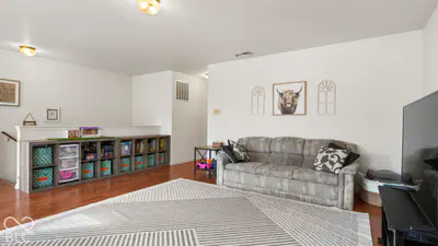 1124 E McClarnon Drive, Greenfield - 23