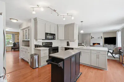8576 Sunningdale Boulevard, Indianapolis - 14