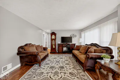 6205 300 S Road, New Palestine - 6