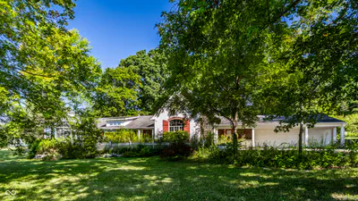 6301 800, Zionsville