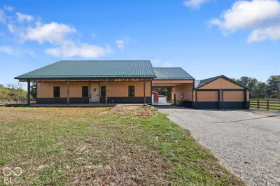11108 N Us Highway 231, Cloverdale