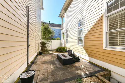 327 Walnut Street, Indianapolis - 39