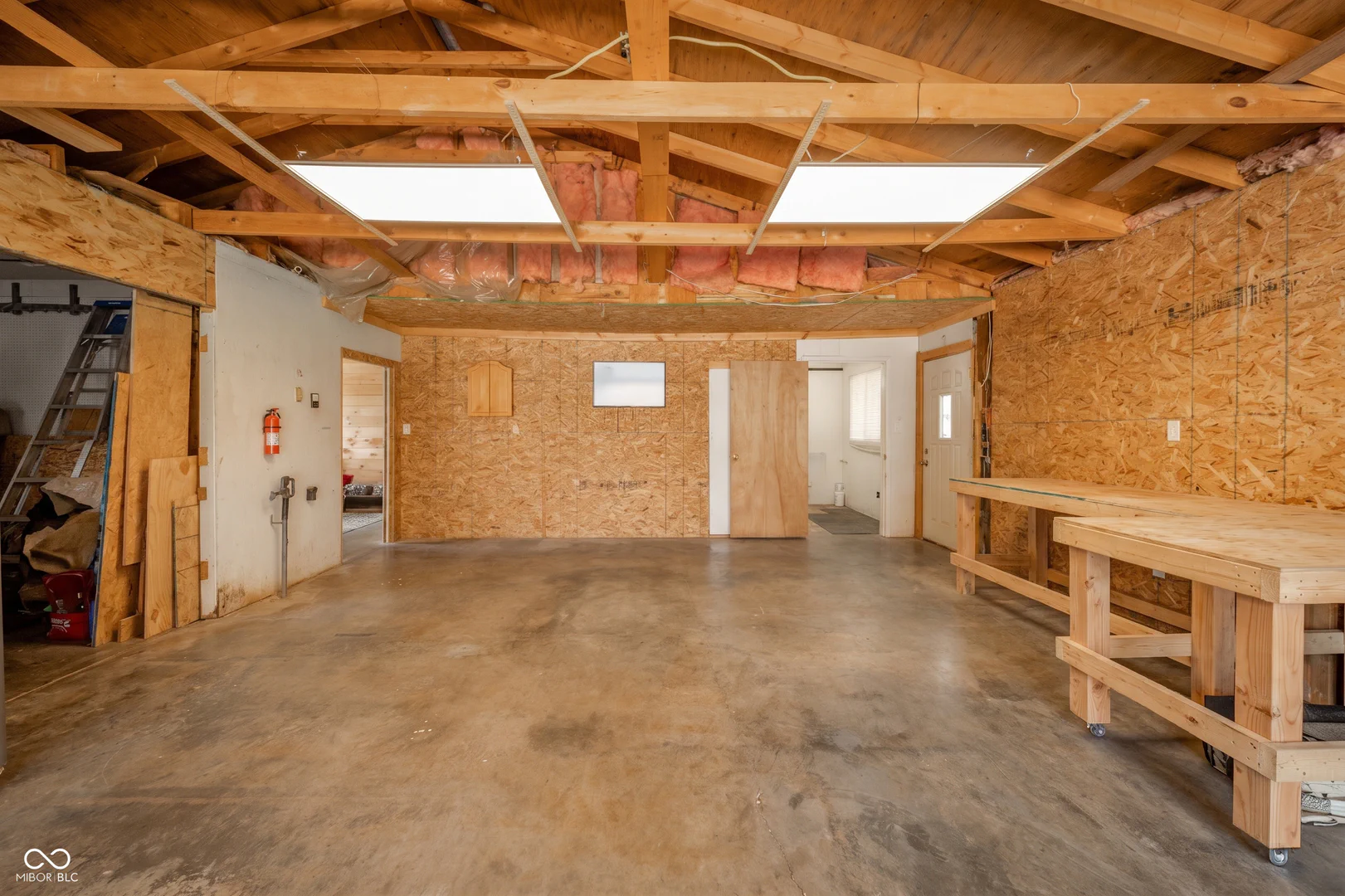 2513 300, Shelbyville