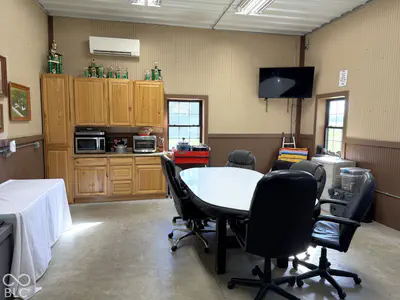 654 900, Crawfordsville - 24