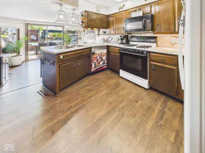 318 Vasbinder Drive, Chesterfield - 10