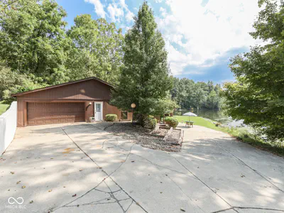 8215 Sweetwater Drive, Nineveh - 18