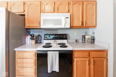8146 Sunset Court, Columbus - 19