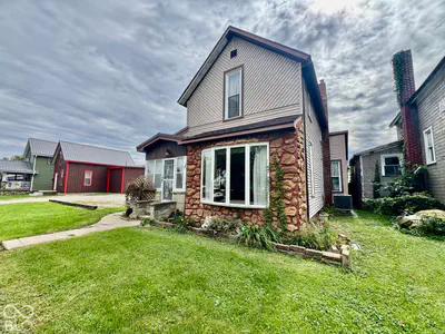 327 W 5th, Peru - 50