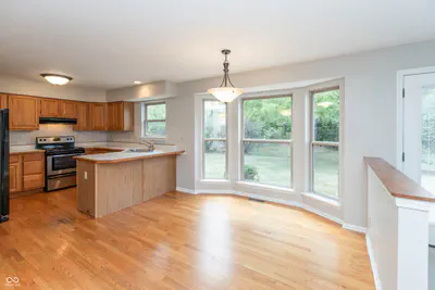 10517 Greenway Drive, Fishers - 11