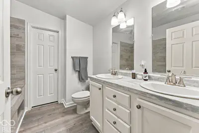9444 N Gray Avenue, Unionville - 19