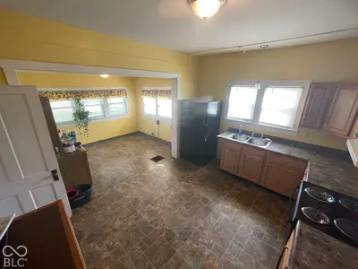 607 4th, Seymour - 18