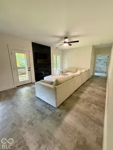 8900 Island Pond Road, Quincy - 27