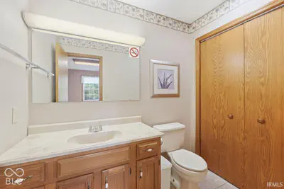 3713 N Lakeside Drive, Muncie - 35