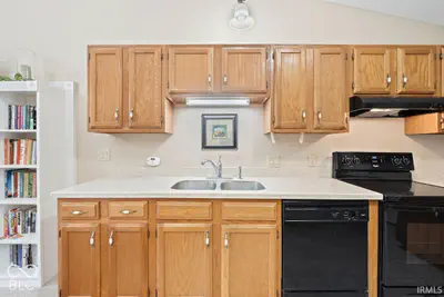 3713 N Lakeside Drive, Muncie - 25