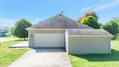 2230 Roaming Hills Drive, Richmond - 6