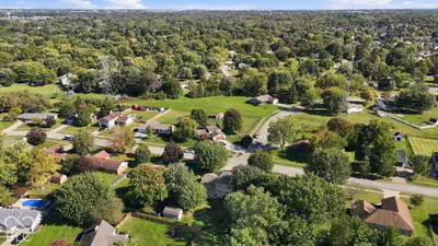592 Echo Bend Boulevard, Greenwood - 67