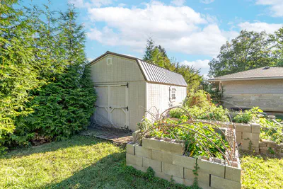 828 Brookside Lane, Plainfield - 33