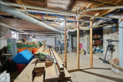 410 Main Street, English - 44