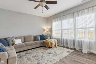 7148 N Chelmsford Drive, McCordsville - 23