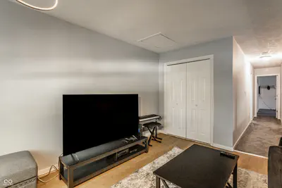 7547 Farm View Circle E, Indianapolis - 21