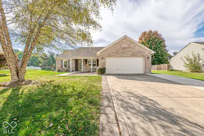 7203 Oakview Drive, Avon - 2
