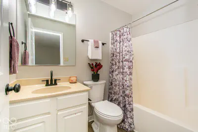 606 Bayberry Court, Bloomington - 18