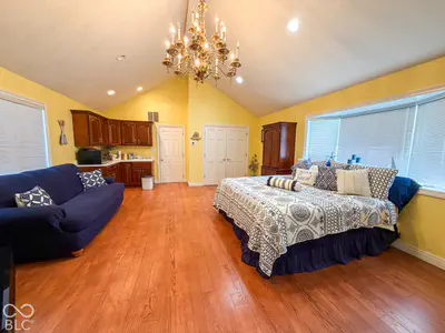 5552 300, New Palestine - 58