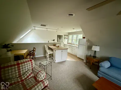 462 E 300 Road N, Anderson - 23