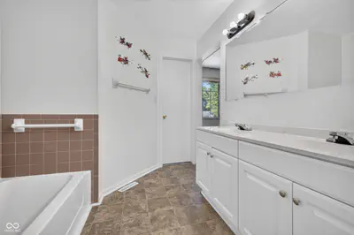 8512 Green Valley Drive, Indianapolis - 24