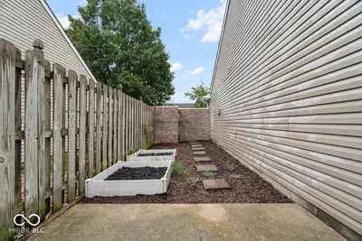 8140 Burnett Boulevard, Avon - 33