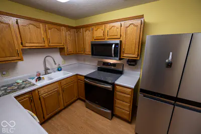 554 Cresthaven Drive, Indianapolis - 37
