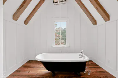 8437 500, Zionsville - 44