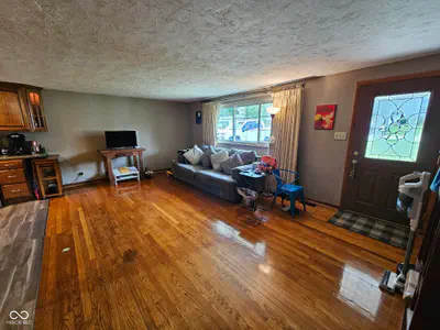 311 Edgeway Drive, Alexandria - 4