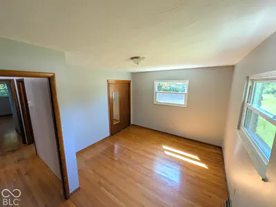 8611 700, Fountaintown - 12