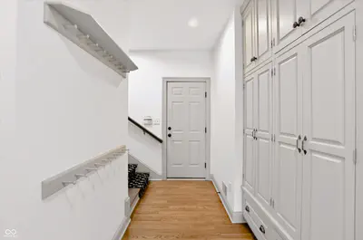 8437 500, Zionsville - 33
