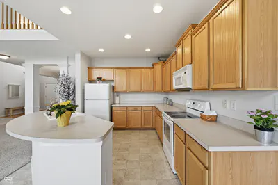 7851 Friends Creek, Avon - 8