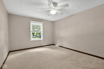 1336 S Heron Drive E, New Palestine - 33